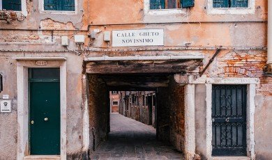 Unveiling the Beauty of the Venetian Language: Exploring Origins, Significance, and Preservation